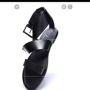 Flat leather sandals with maxi buckle